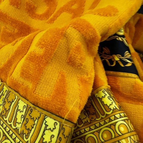 Versace Bath Robe - Picture 3 of 9